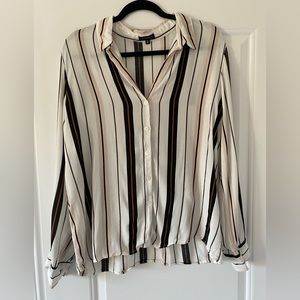 2/$20🛍️ Dynamite Blouse • Sz L